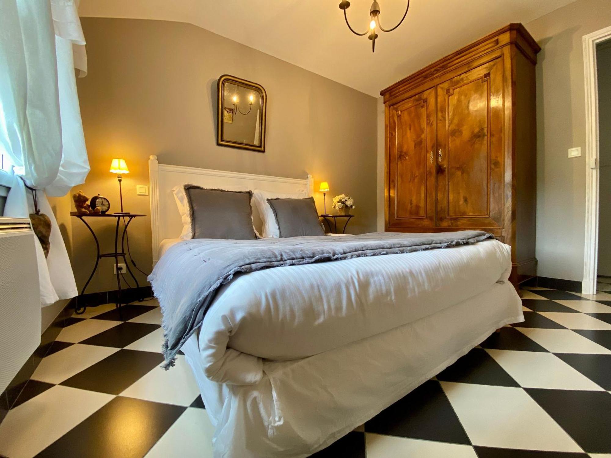 Gite De Charme Avec Piscine Chauffee Et Wifi - 2 Chambres - Fr-1-306-803 Chateauthebaud Bagian luar foto