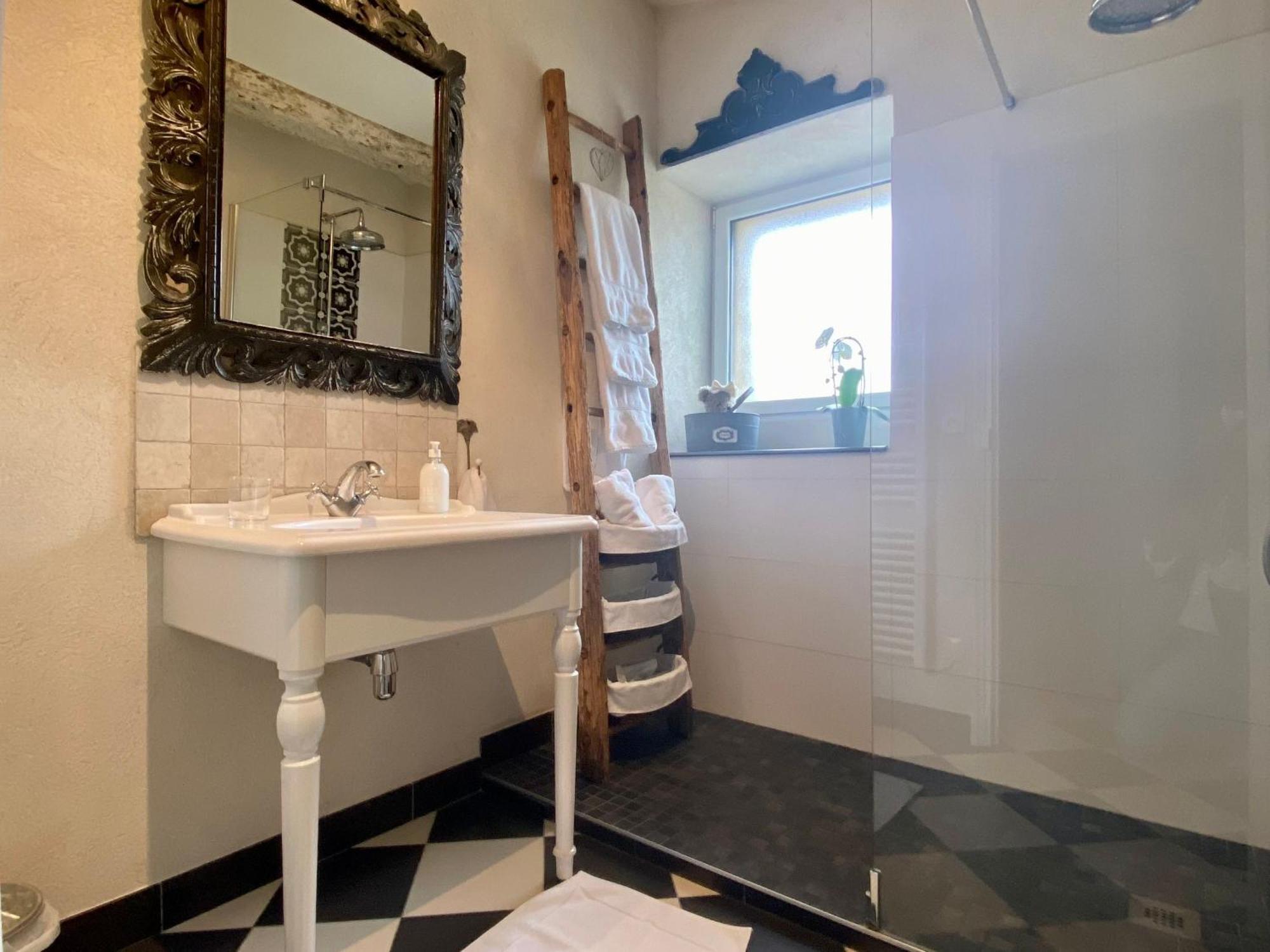 Gite De Charme Avec Piscine Chauffee Et Wifi - 2 Chambres - Fr-1-306-803 Chateauthebaud Bagian luar foto